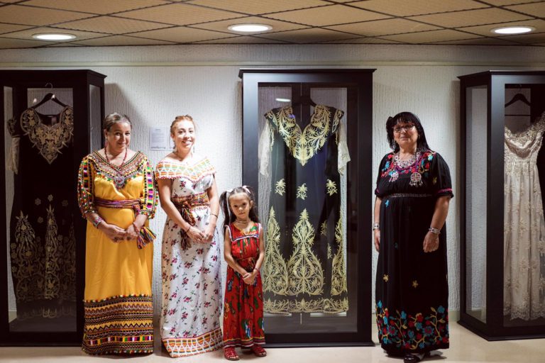 Article Charente Libre Algérie Balcon de la francophonie Angoulême Exposition Robes de mariées traditionnelles algériennes premier projet mariage traditionnel algérien